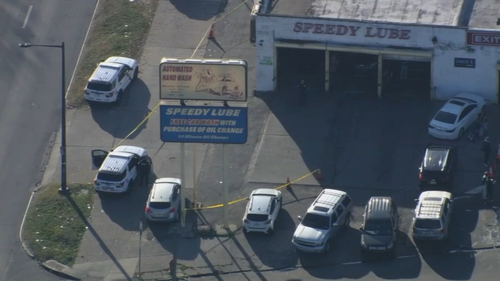 Man shot during dispute at Speedy Lube on Roosevelt Boulevard in