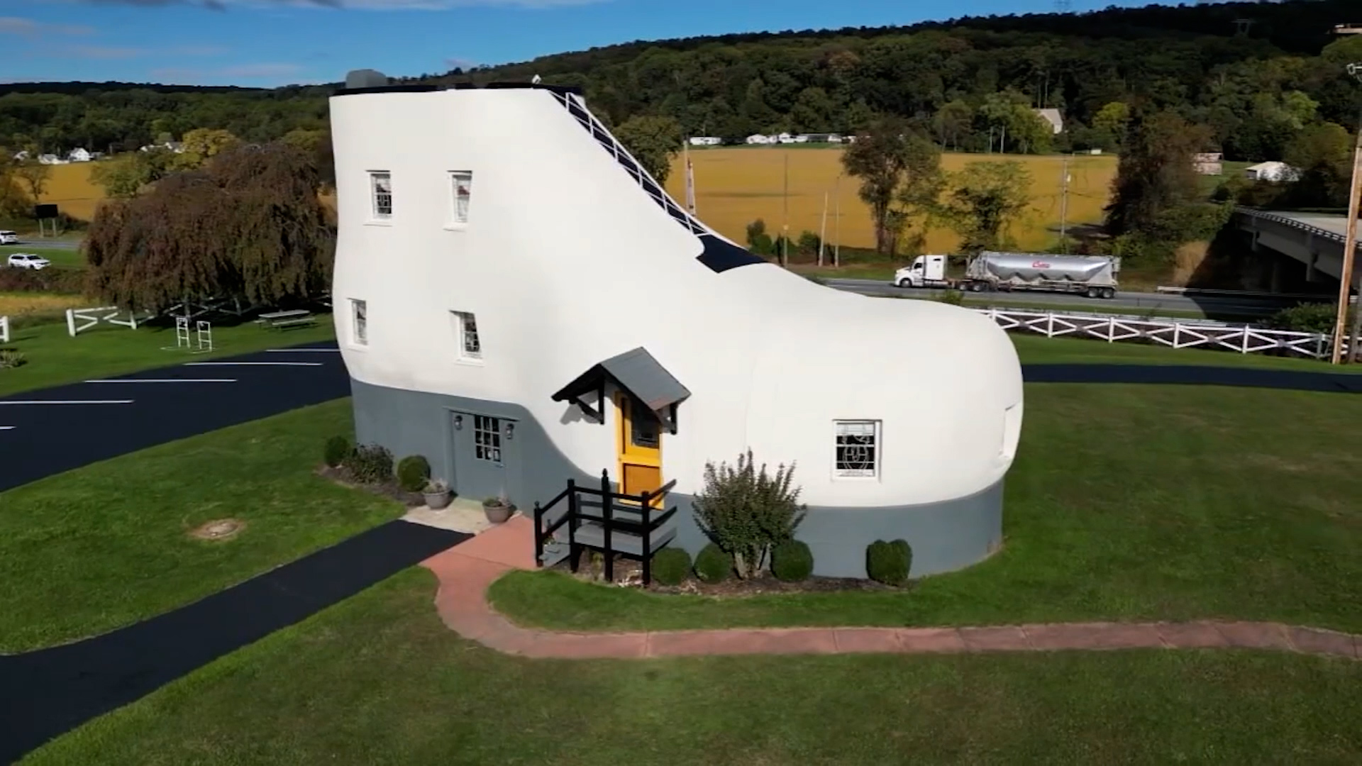 Unique Airbnb in Pennsylvania offers guests a fairytale-like stay in a shoe house - Vimarsana News