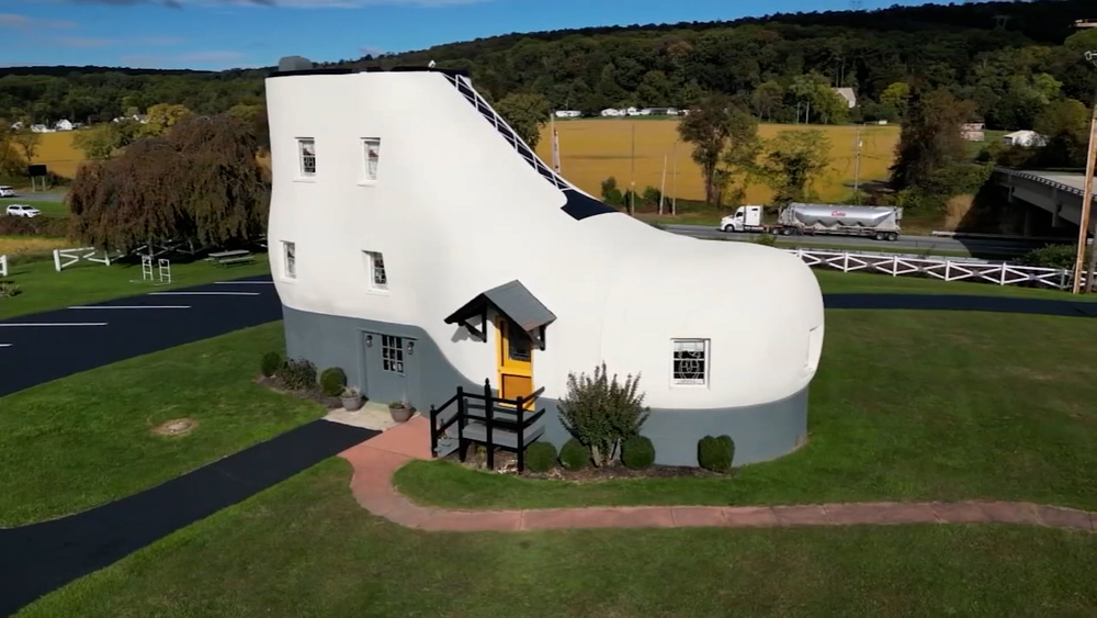 Stay in this shoe-shaped house on your next trip to Pennsylvania