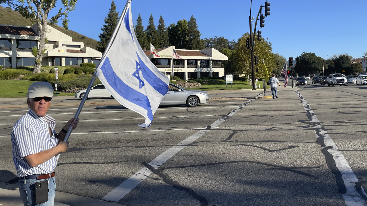 Professor pleads not guilty in death of protester in Thousand Oaks