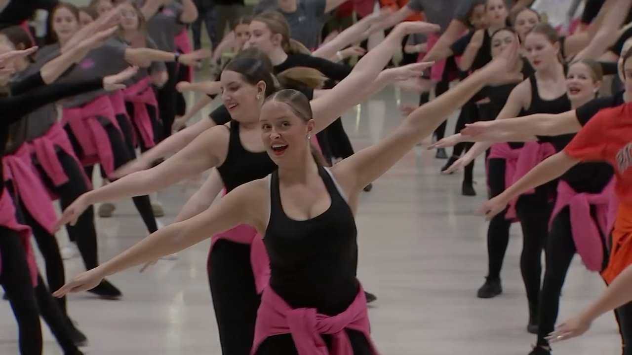 Performers put finishing touches on routines ahead of 6abc Dunkin' Thanksgiving Day Parade