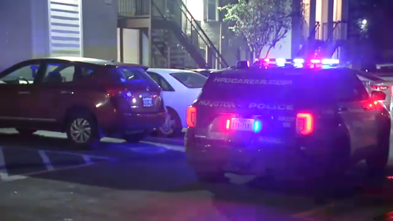 Woman in critical condition after being shot in neck during argument with friend at apartment on Corder Street, Houston police say - Vimarsana News