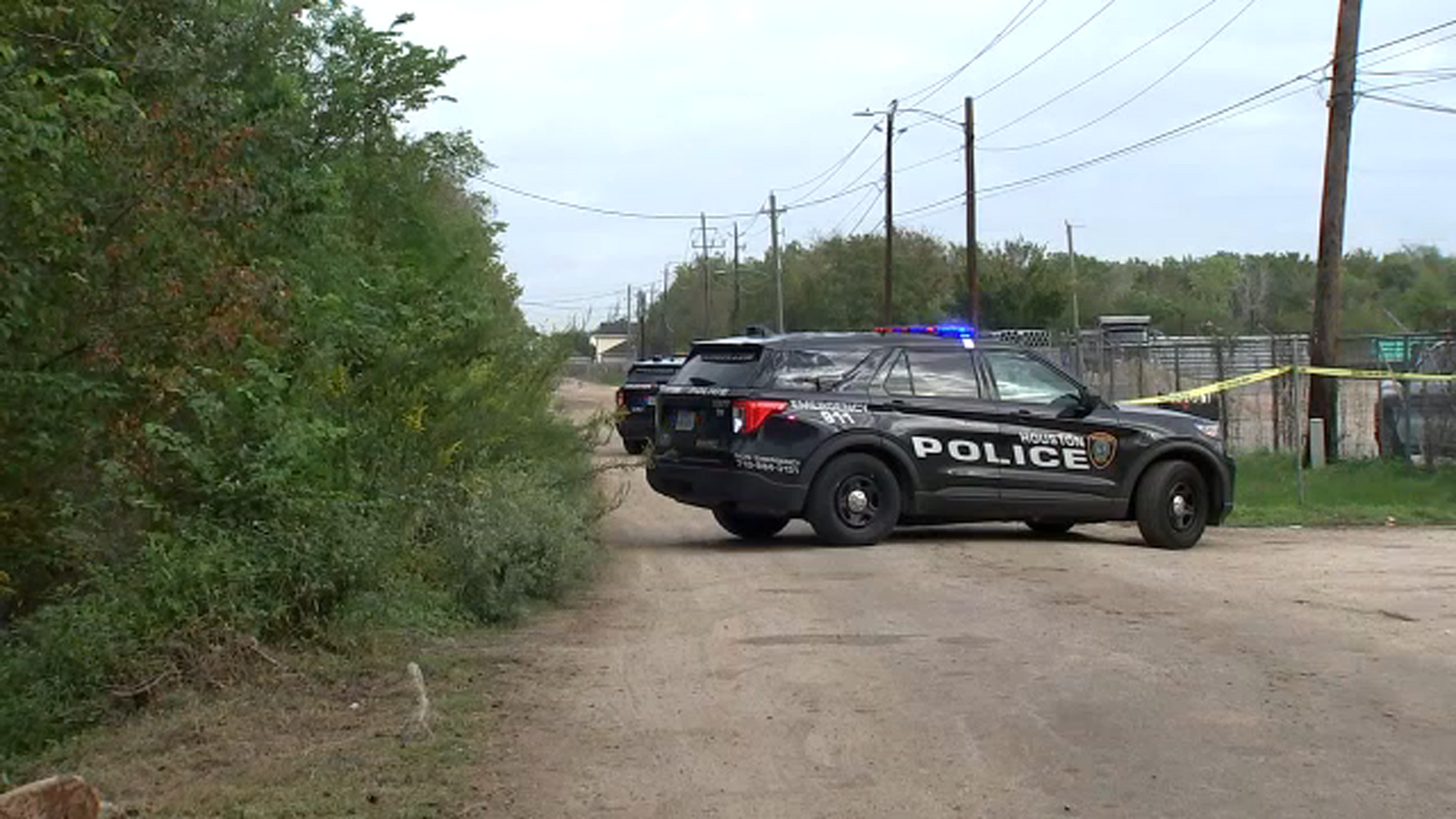 Houston body found: Police investigating after locating man with gunshot wounds along the side of Elaine Road near Almeda Genoa - Vimarsana News