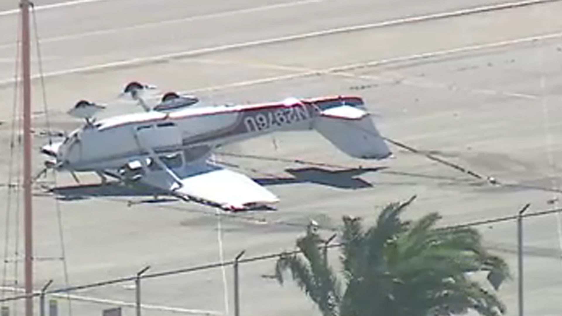 Fuertes vientos voltean avioneta en aeropuerto John Wayne de Santa Ana
