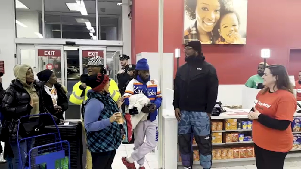New York Giants player works with group to pay off layaways