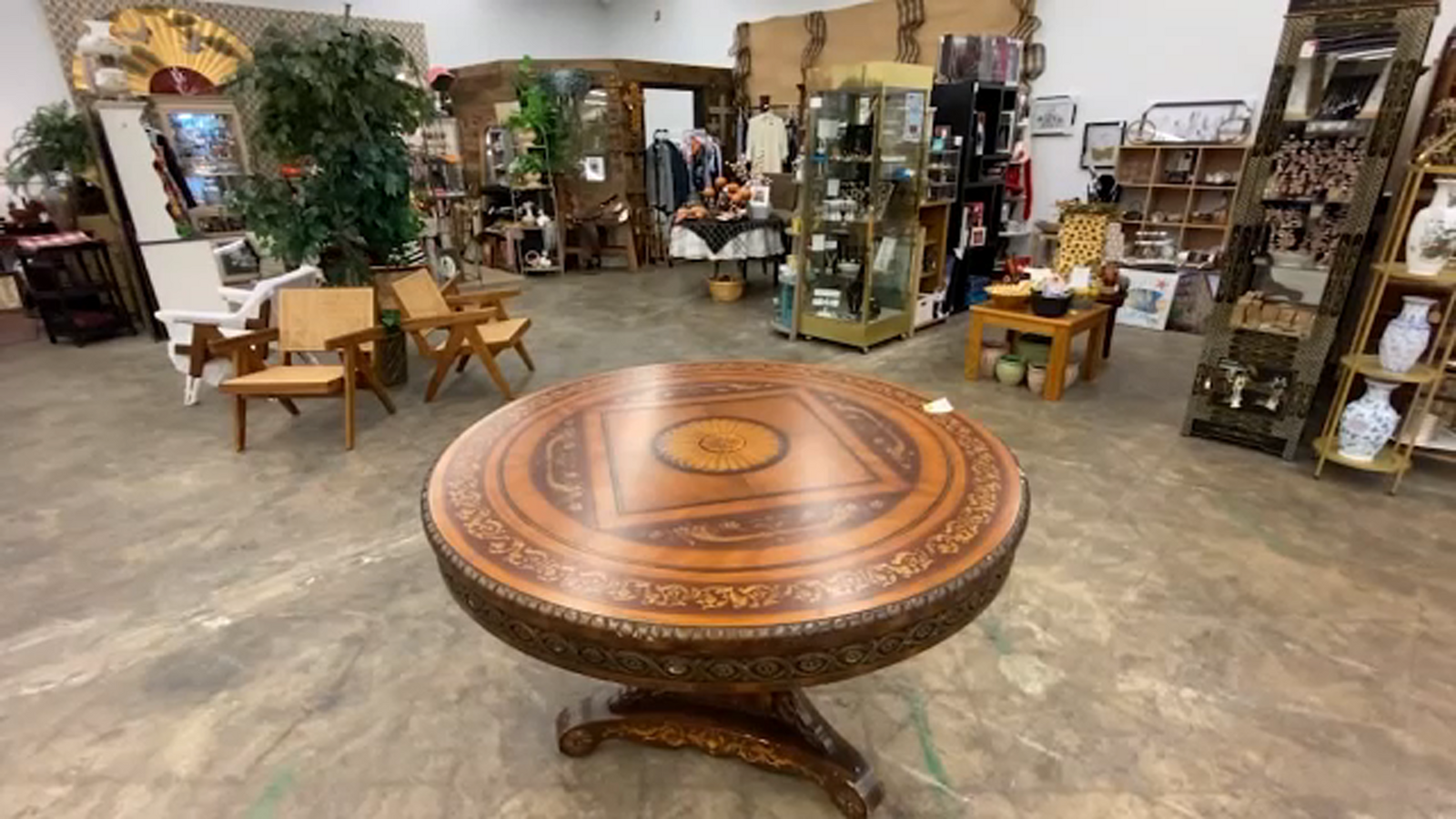 New Clovis store offering vintage, antique, and collectible finds - Vimarsana News