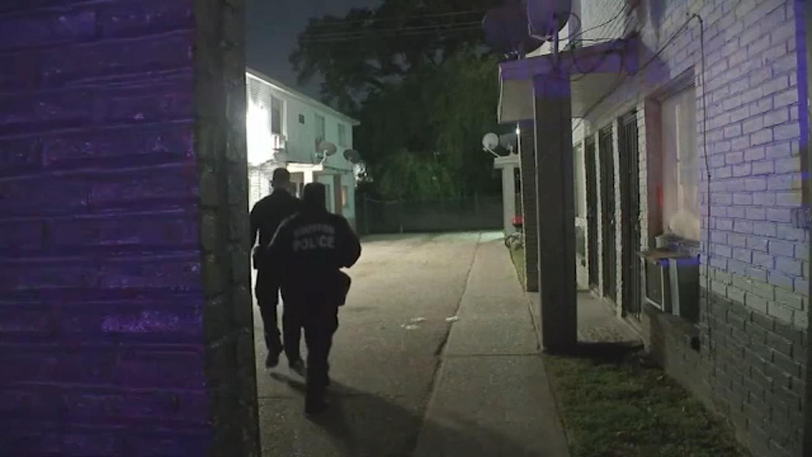 Man found dead behind apartment complex on Southmore near Emancipation