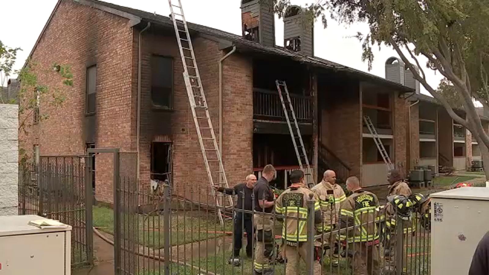 11yearold frees himself from apartment fire in Clear Lake; 2