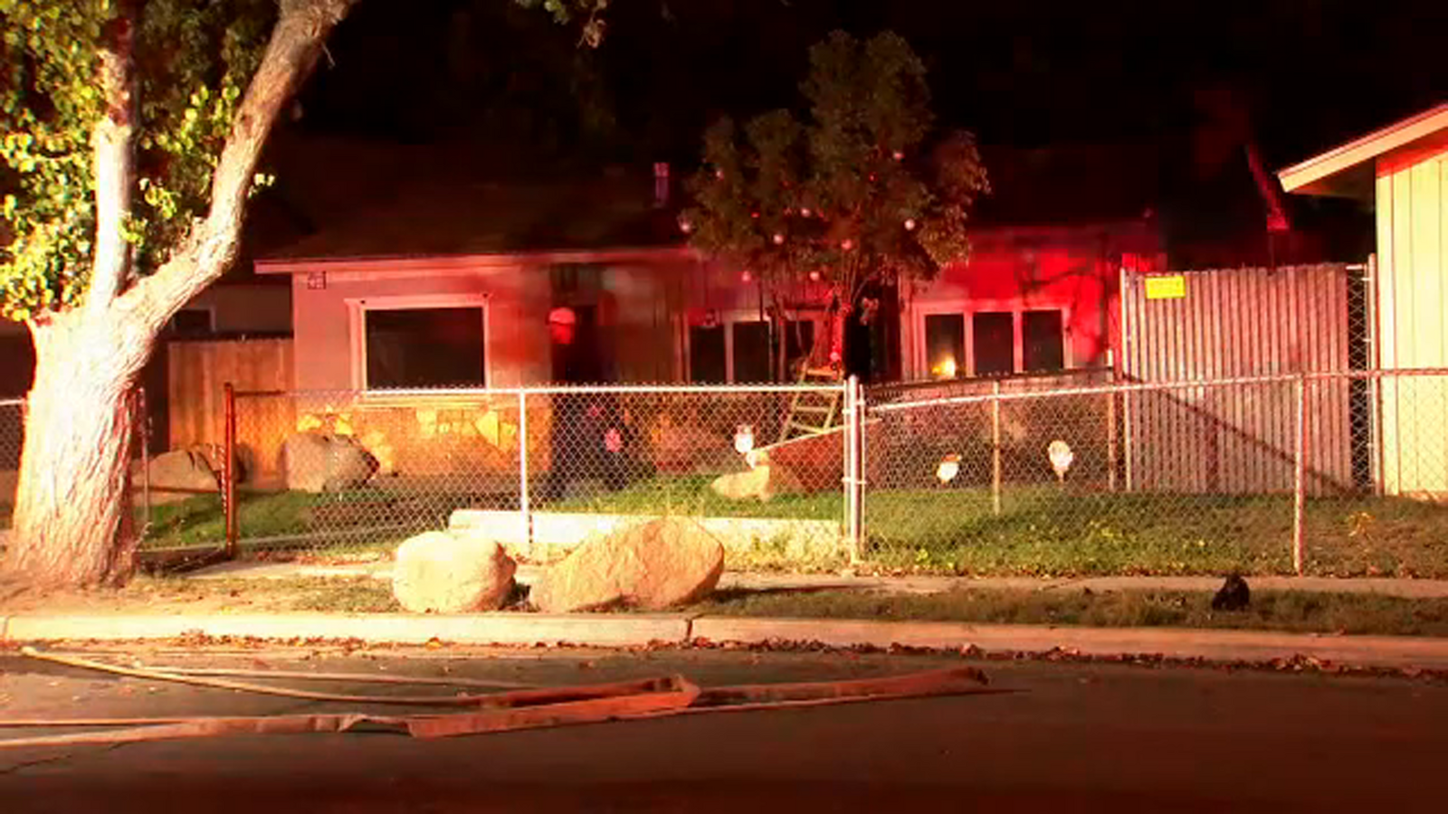 2 dogs killed in early morning fire at northwest Fresno home - Vimarsana News