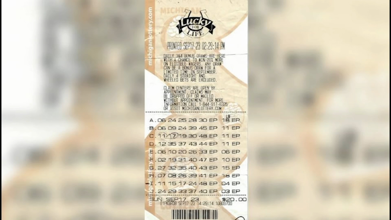 Retailer's mistake leads to Illinois man winning $25K a year for life