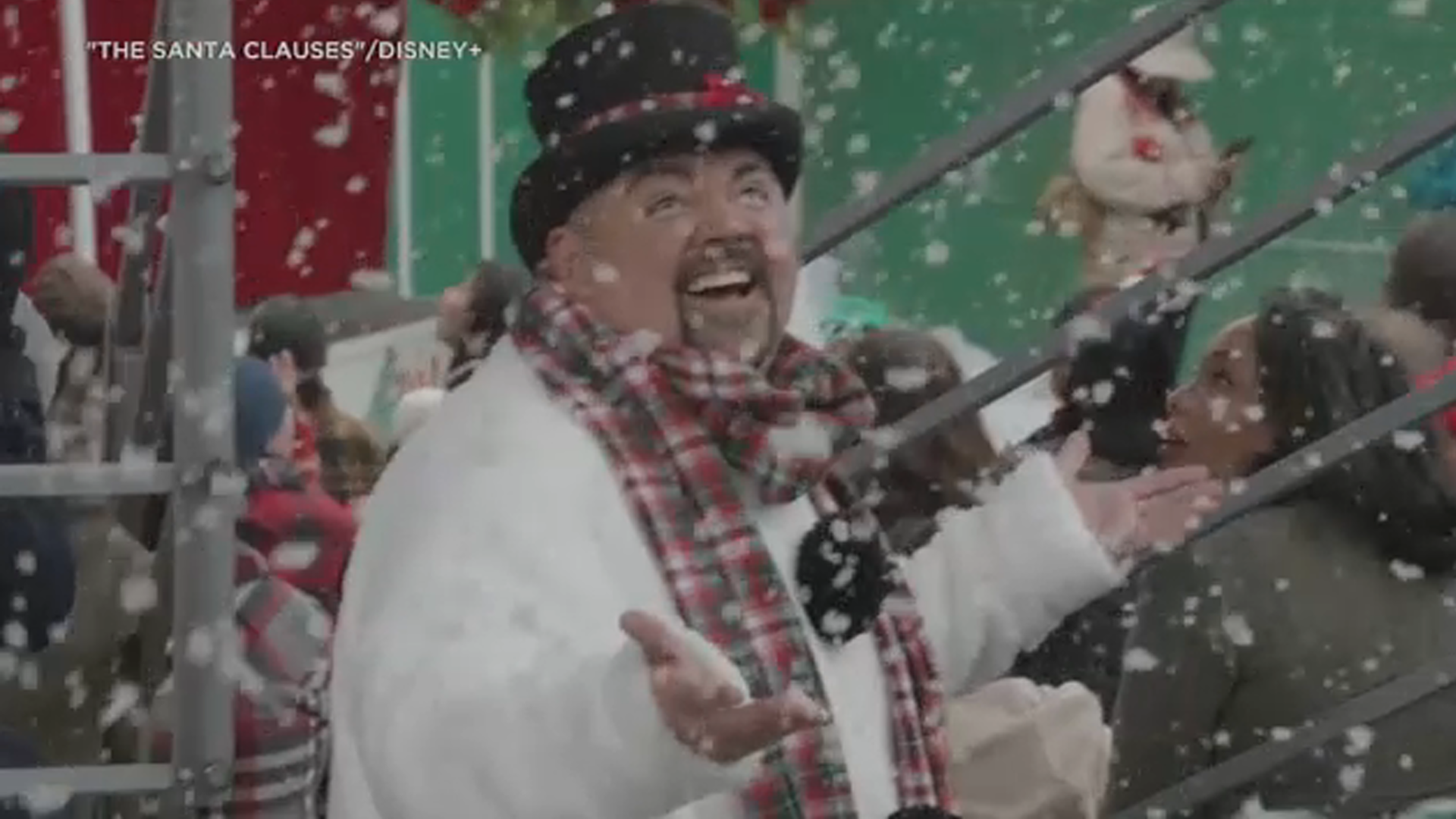 Gabriel Iglesias llega a la serie "The Santa Clauses"
