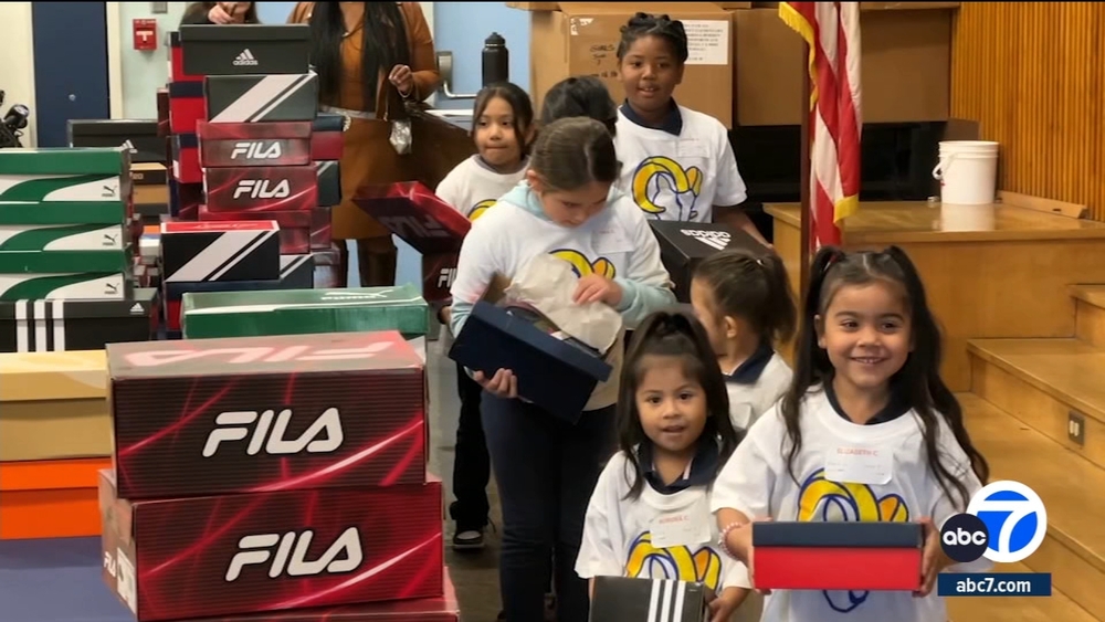 LA Rams and Shoes That Fit give out shoes to over 500 students