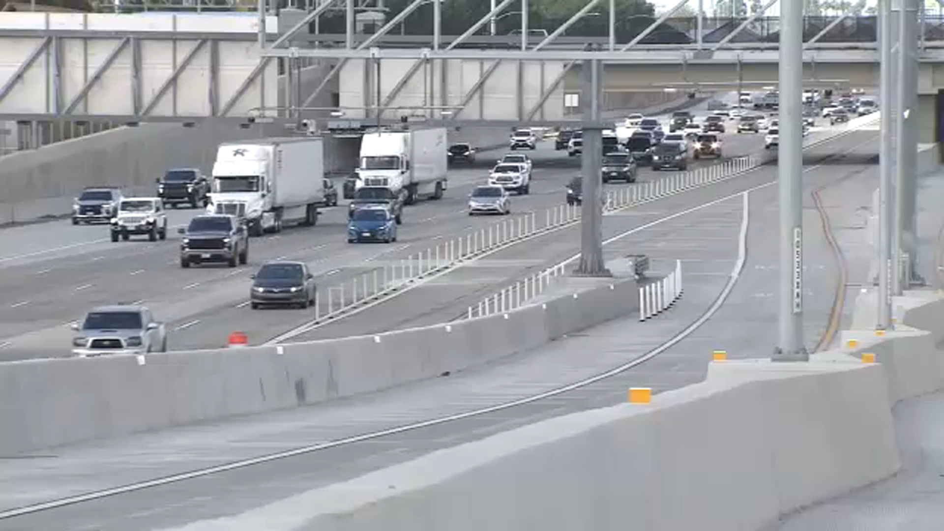 Se abren carriles expresos de la autopista 405 en el condado de Orange