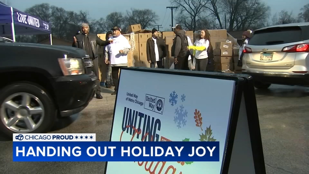 United Way meal giveaway spreads holiday joy in Robbins