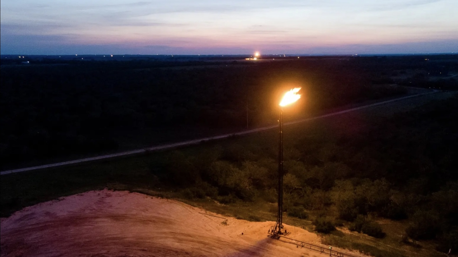 Environmental Protection Agency finalized climate regulation to cut methane escaping from equipment in Texas oil fields - Vimarsana News