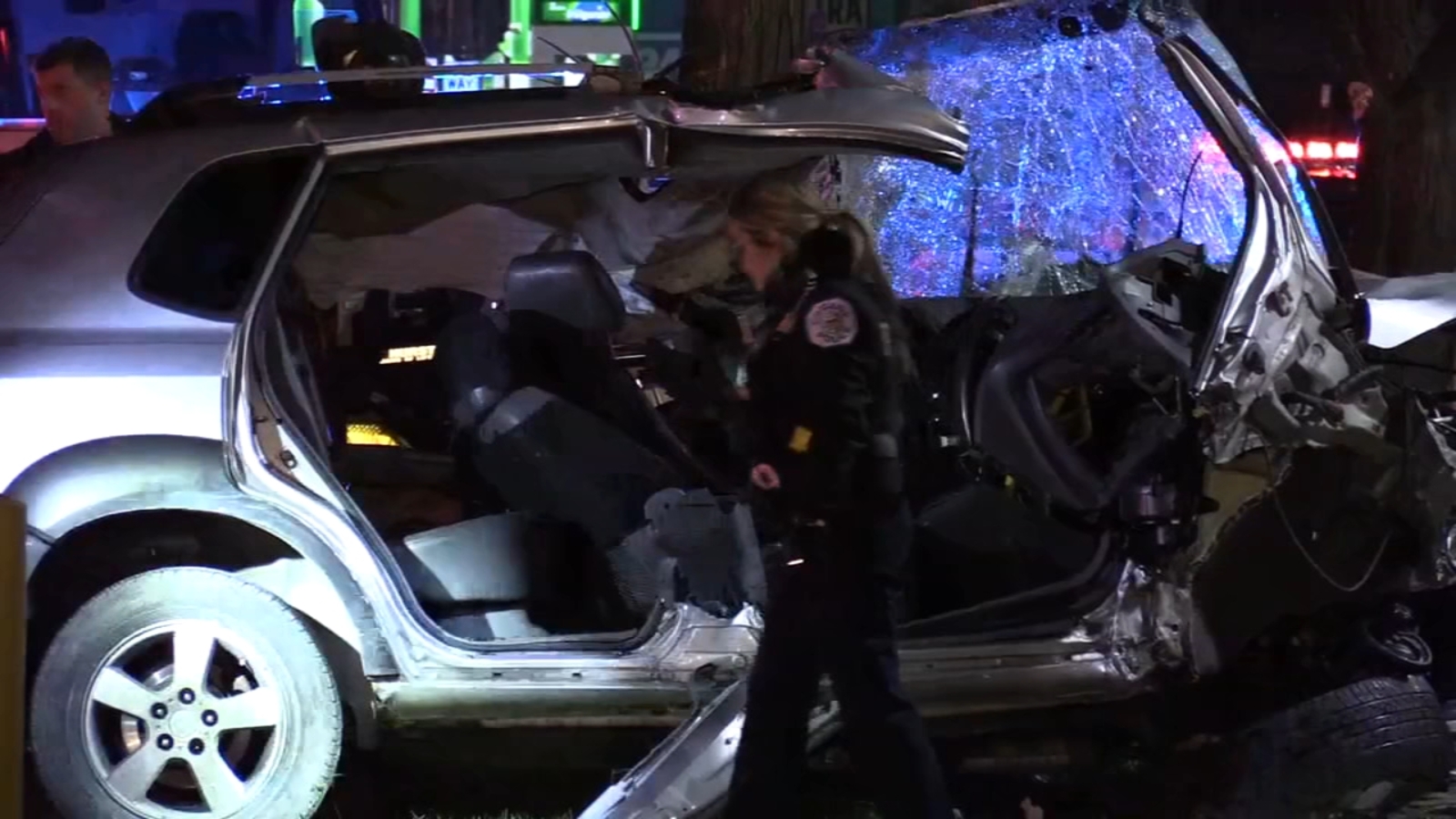 Chicago crash on West Fullerton Avenue leaves man dead on NW Side, CPD