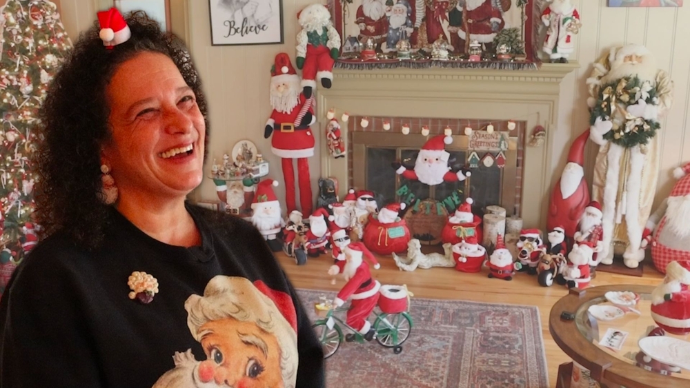  Over 500 Santa collectibles bring joy to Delaware woman