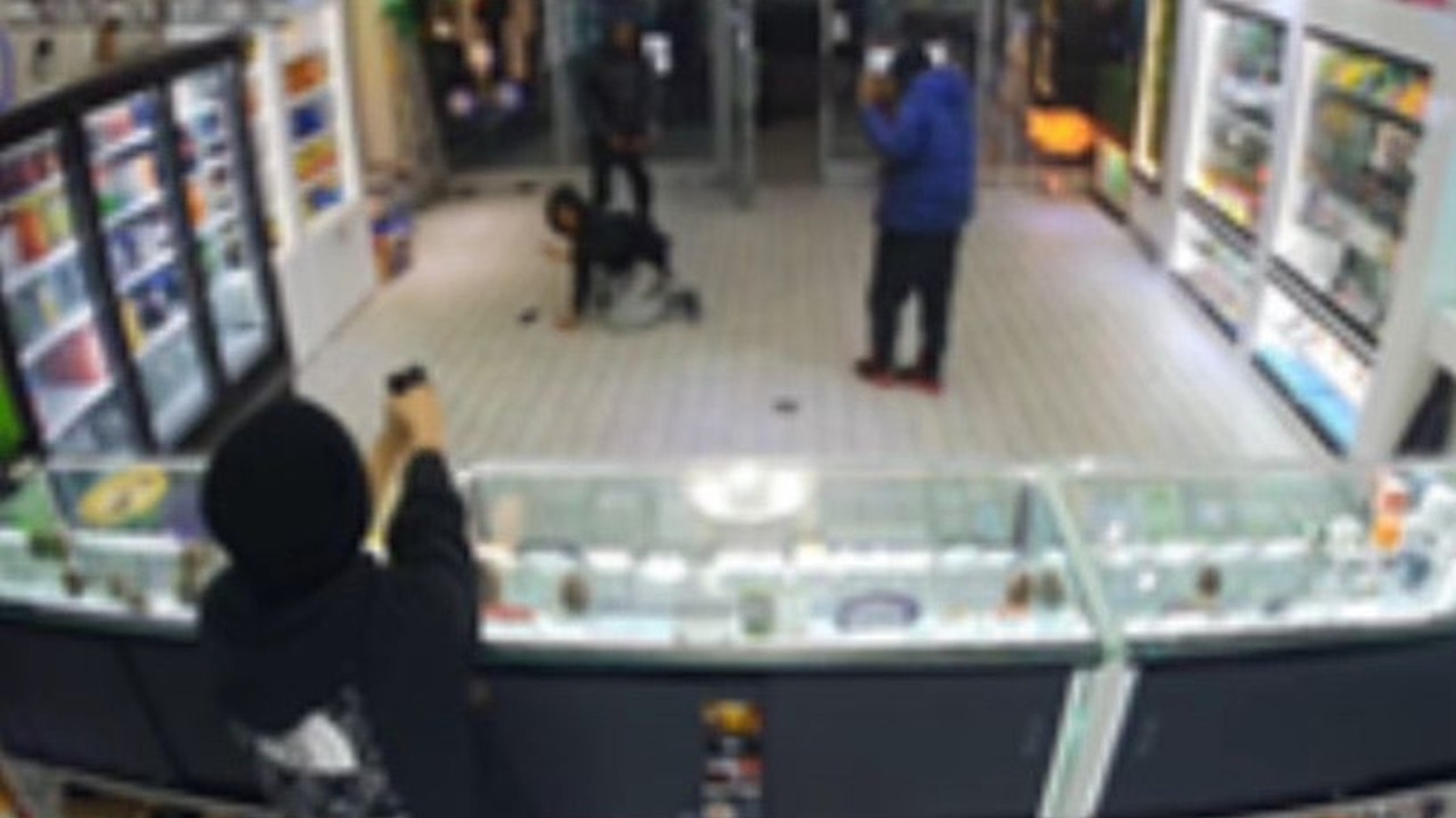 Search continues for UES smoke shop clerk accused of shooting at teen during dispute - Vimarsana News