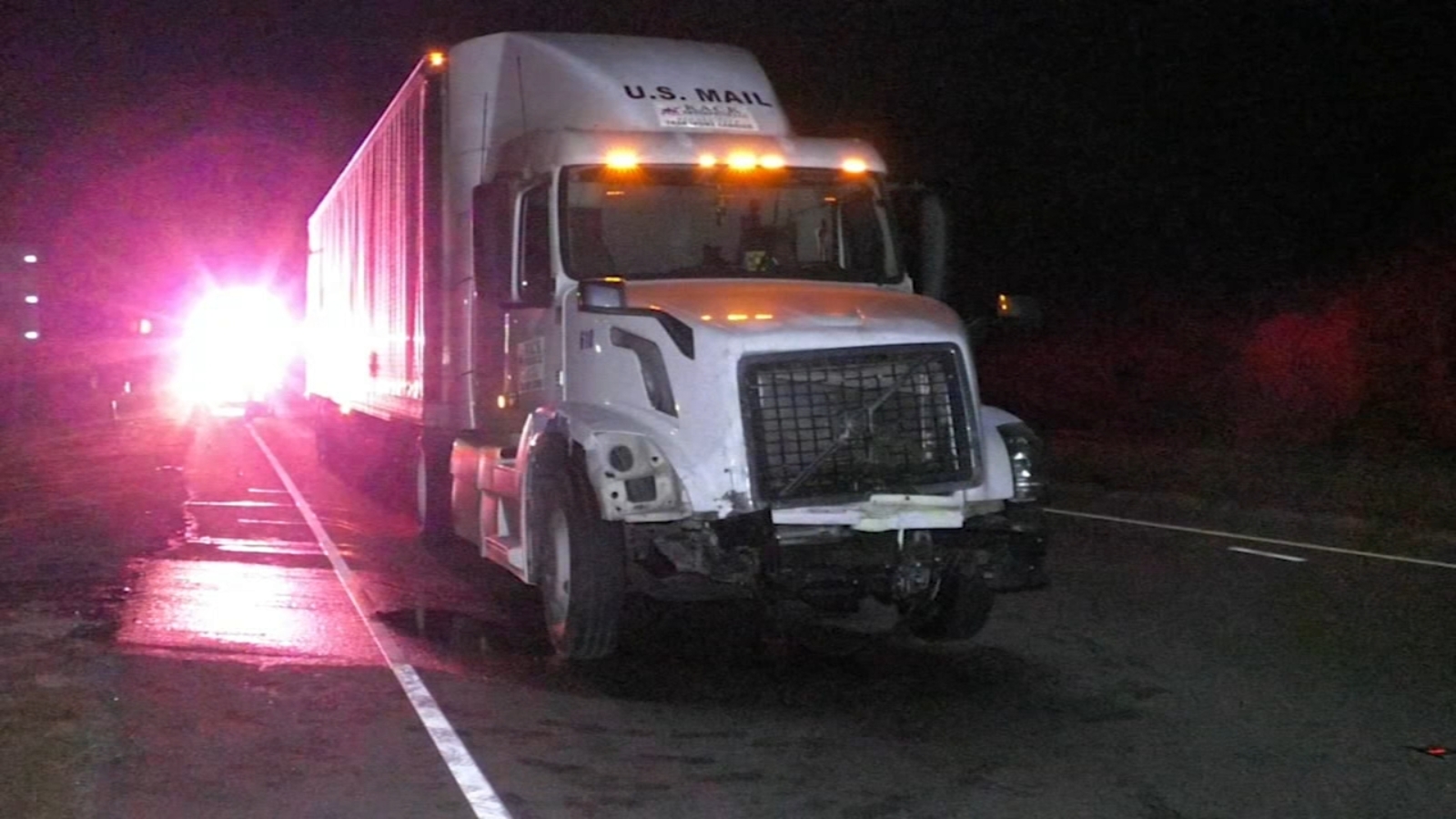 Semi-truck slams into parked car in Sampson County - Vimarsana News
