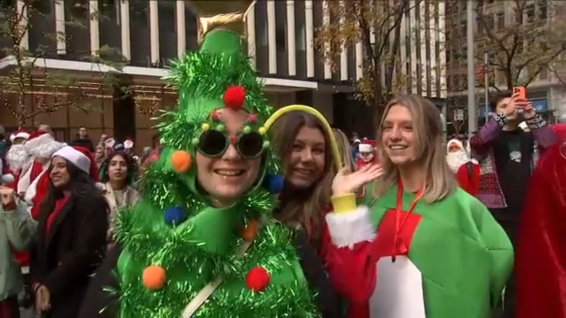 Sea of red descends upon New York City for SantaCon