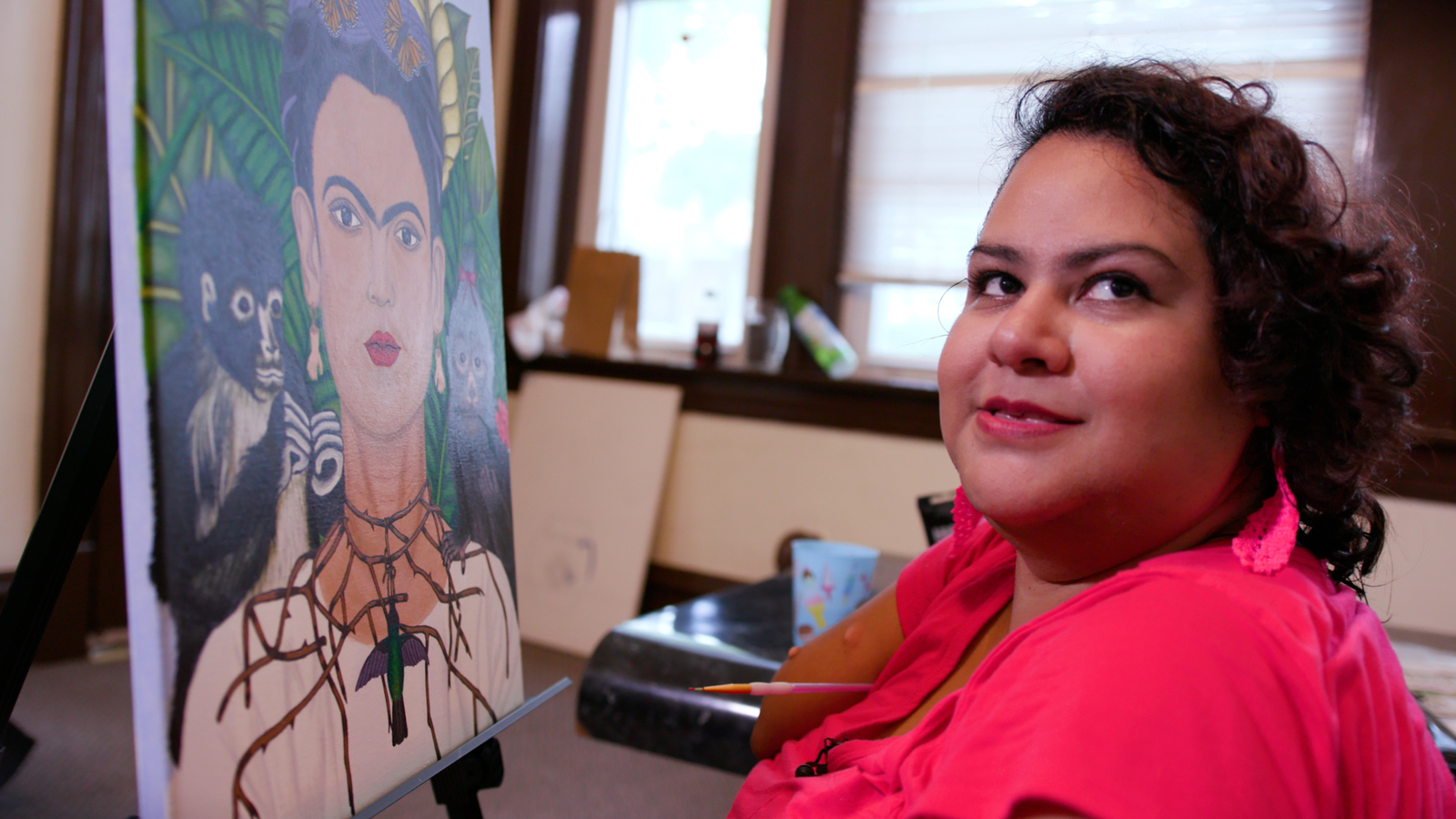 The inspiring art of Monserrat Moran, a Chicago-based artist born without hands - Vimarsana News
