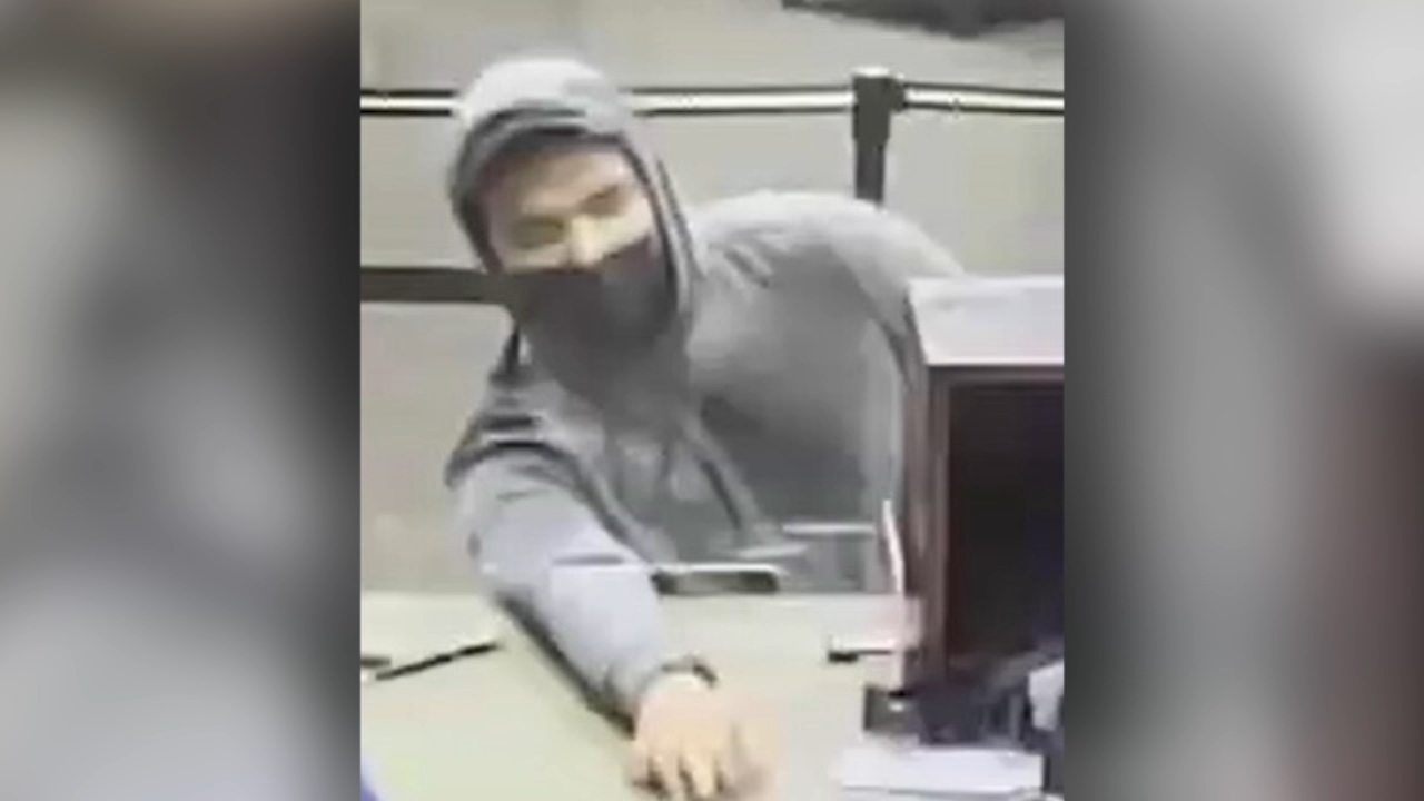 Man wanted for bank robbery in Elmhurst, FBI says