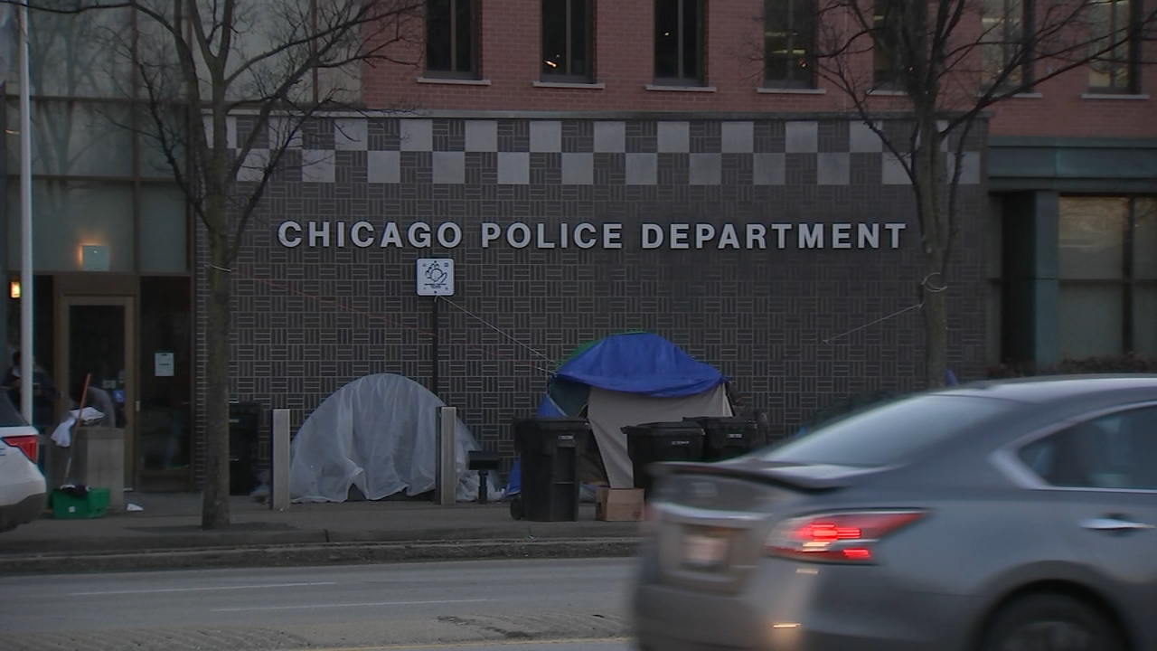 No migrants living at Chicago police stations for 1st time in months