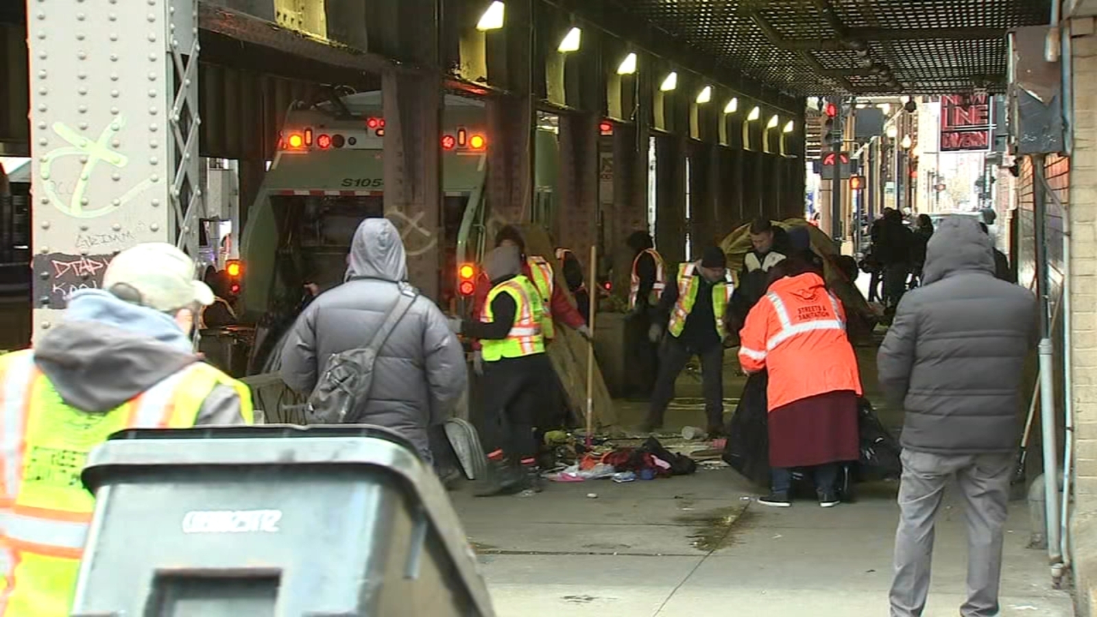 West Loop, Chicago homeless: Crews seen removing tents, cleaning near Lake, Clinton viaduct - Vimarsana News