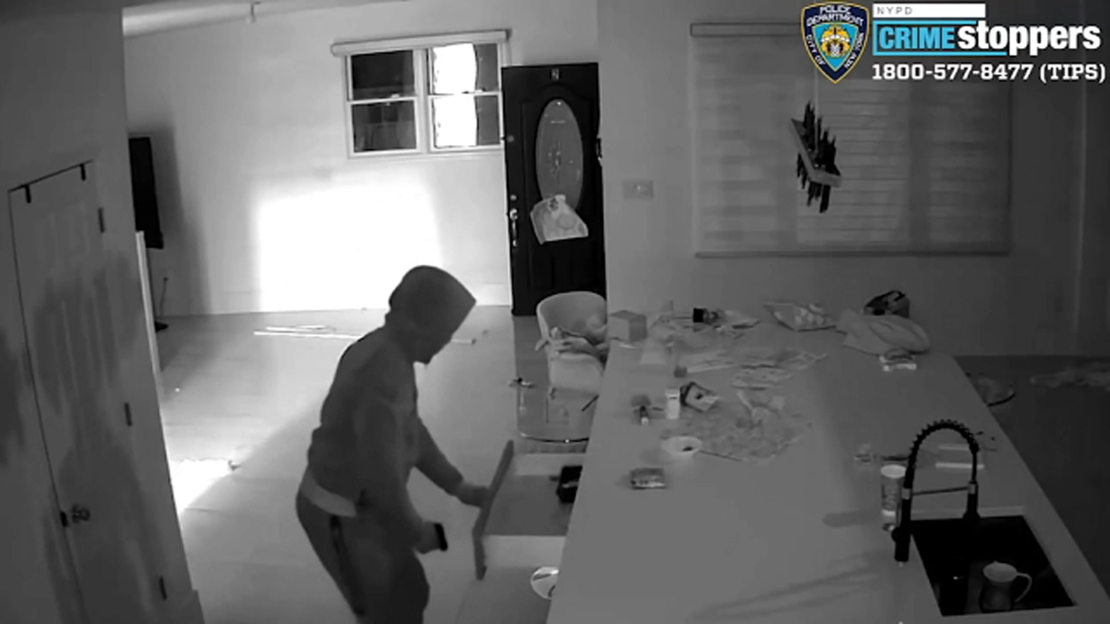 Woman, child beaten during armed robbery in Staten Island home; no arrests made - Vimarsana News