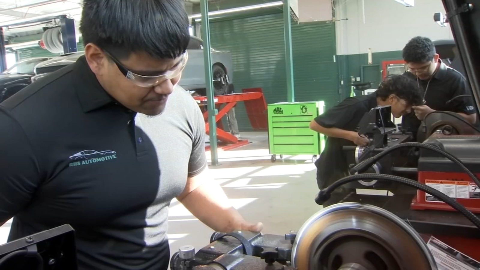 Reedley High School ROP Automotive class receives 'Automotive Service Excellence' accreditation - Vimarsana News