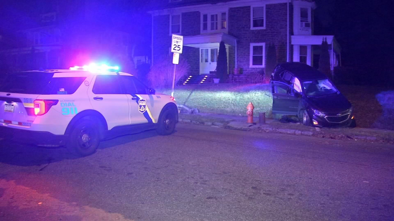 Homicide suspect crashes car during police pursuit in Philadelphia