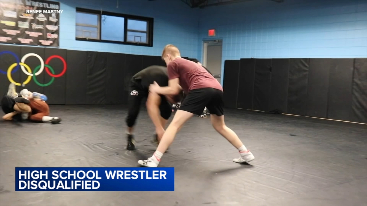 Woodstock high school wrestler disqualified from competing by IHSA