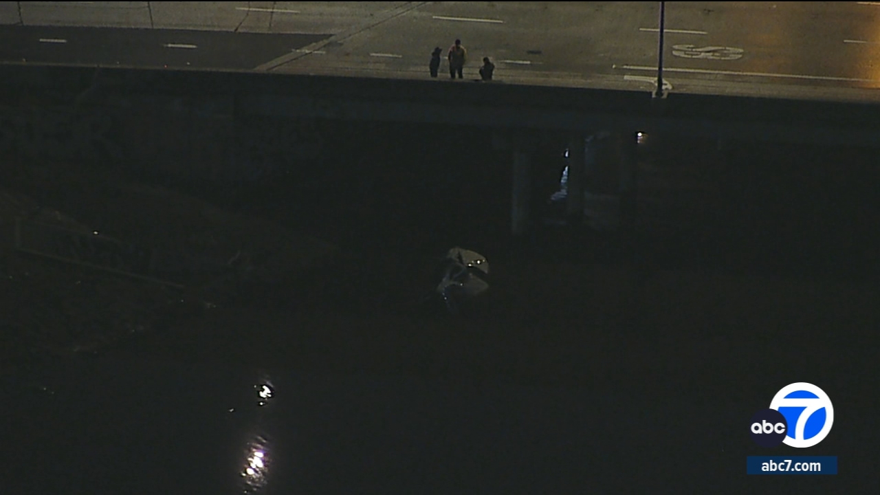 Hombre muere tras tener accidente en el Canal Domínguez en Carson