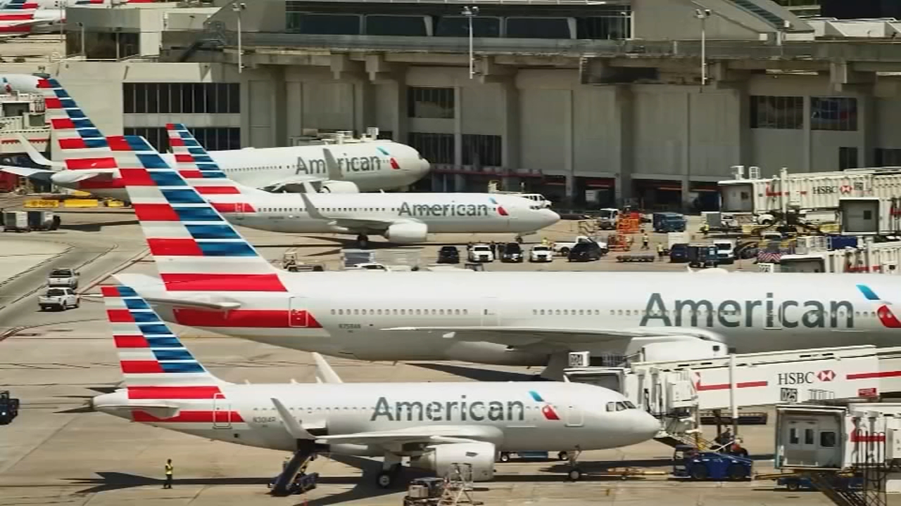 Holiday rush underway as travelers pack Philly airport