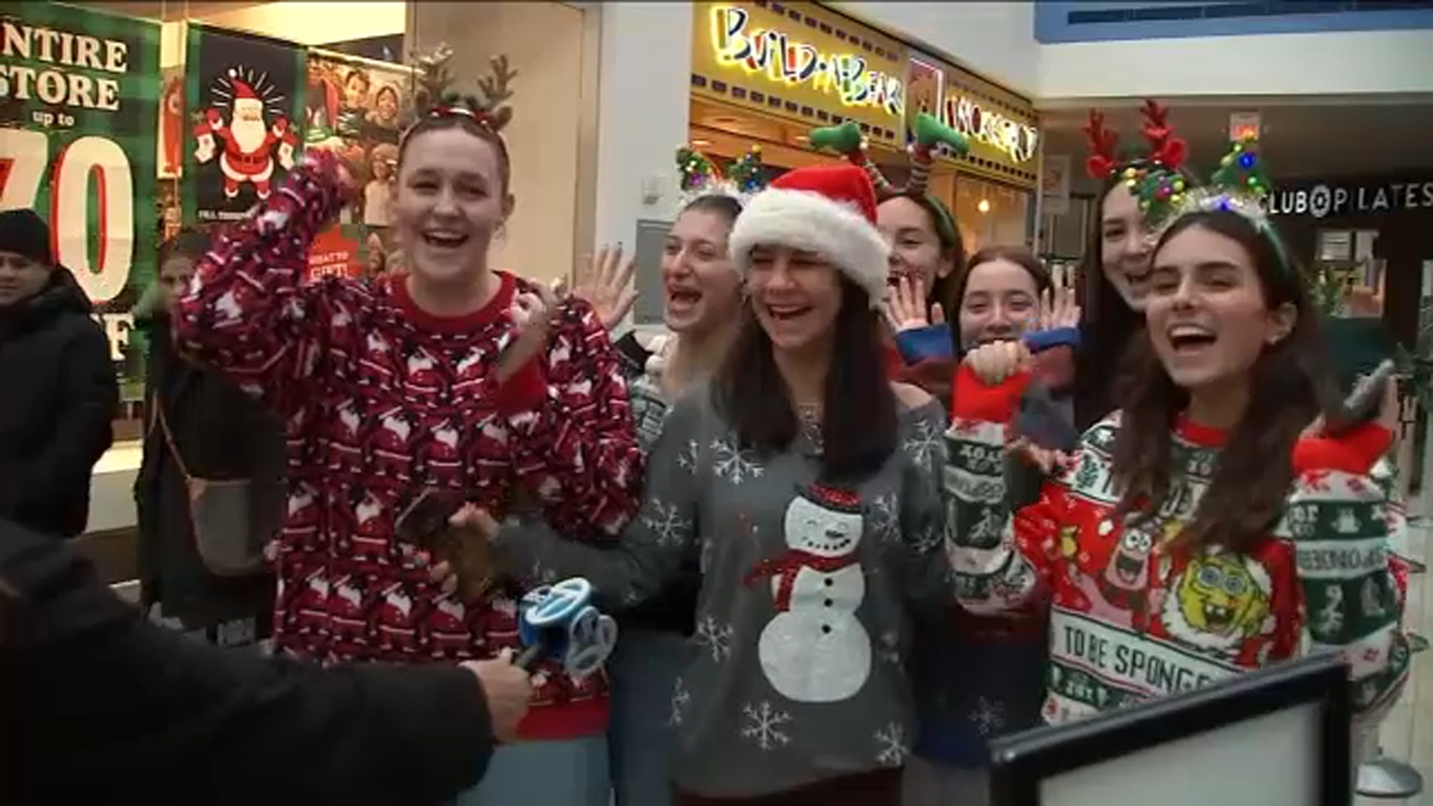 Last-minute holiday shoppers hit Paramus Park Mall in New Jersey ahead of Christmas - Vimarsana News