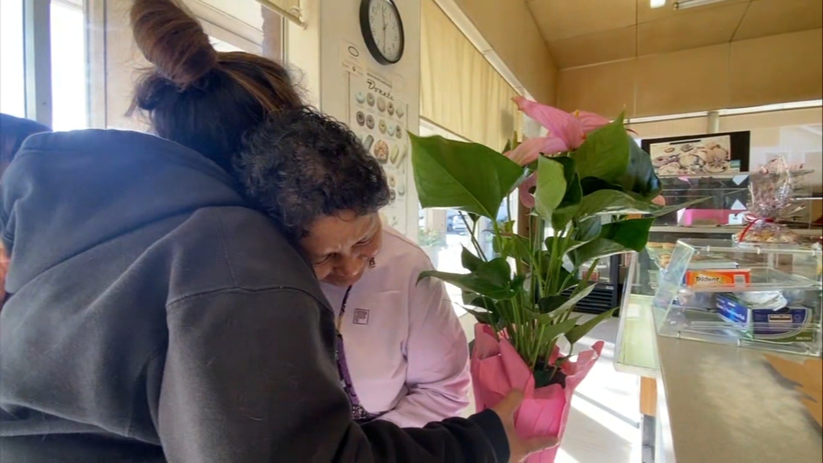 Petaluma community rallies around owners of Keny's Donuts after burglars break into home, steal most of life savings - Vimarsana News