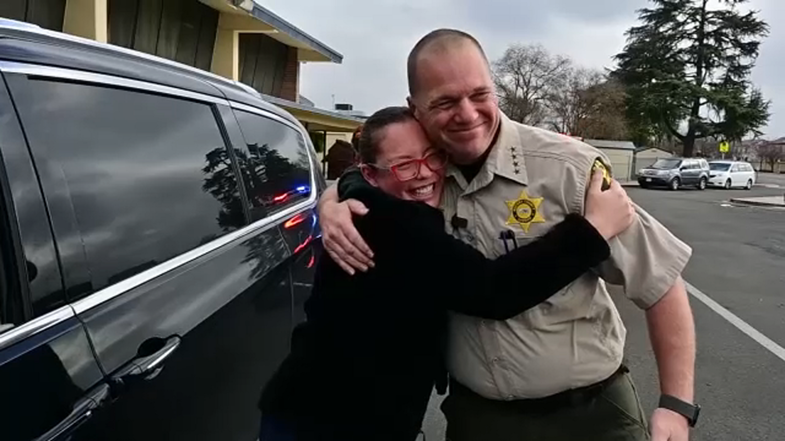 Madera County Sheriff's Office hands out money to spread holiday cheer - Vimarsana News