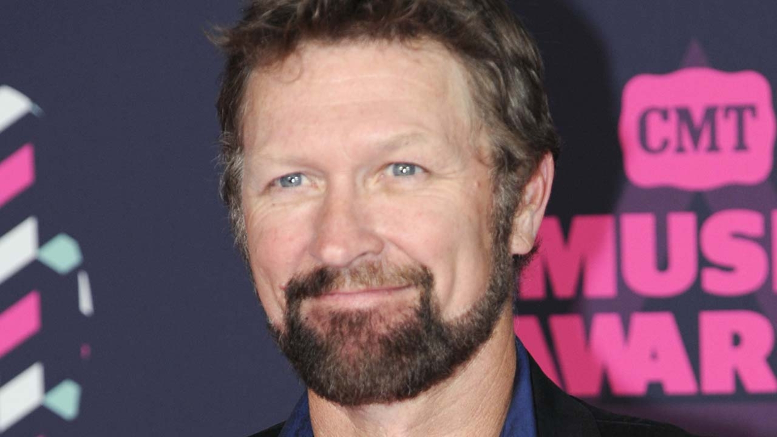 Agencies search Tennessee River for son of singer Craig ABC13