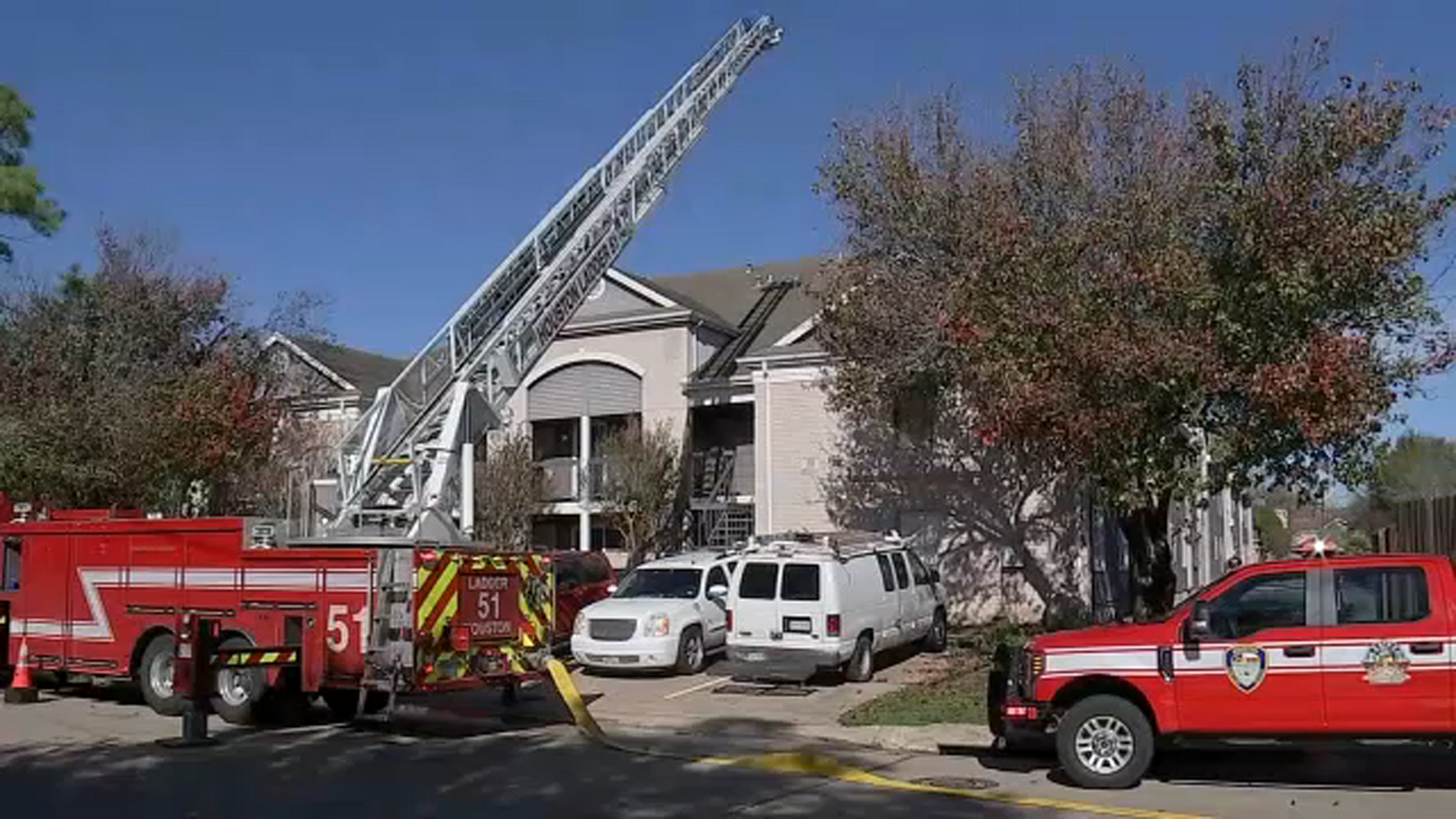 Houston Fire Department battles 2-alarm fire at Woodway Drive townhome ...