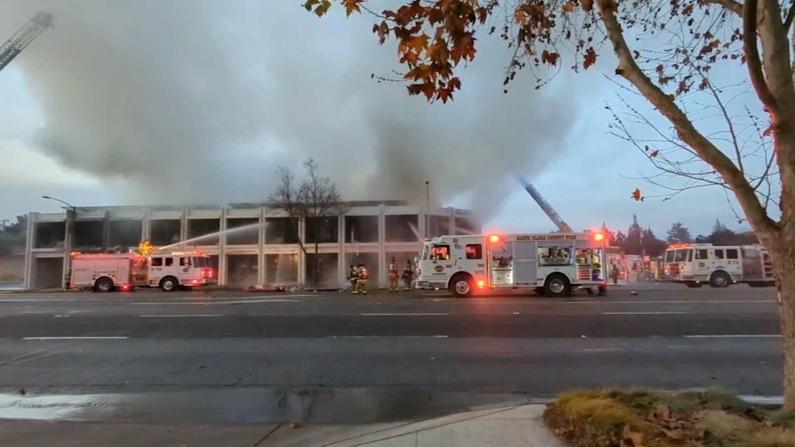 Crews set up perimeter at Los Altos shopping center Christmas Day fire site due to further risk of collapse - Vimarsana News