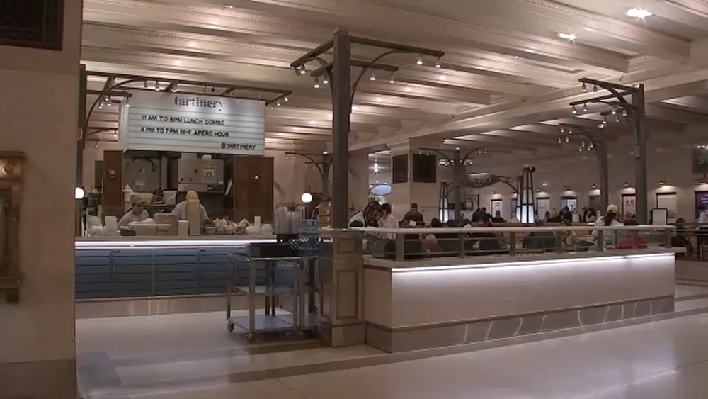 Man arrested in stabbing of 2 teens at Grand Central on Christmas