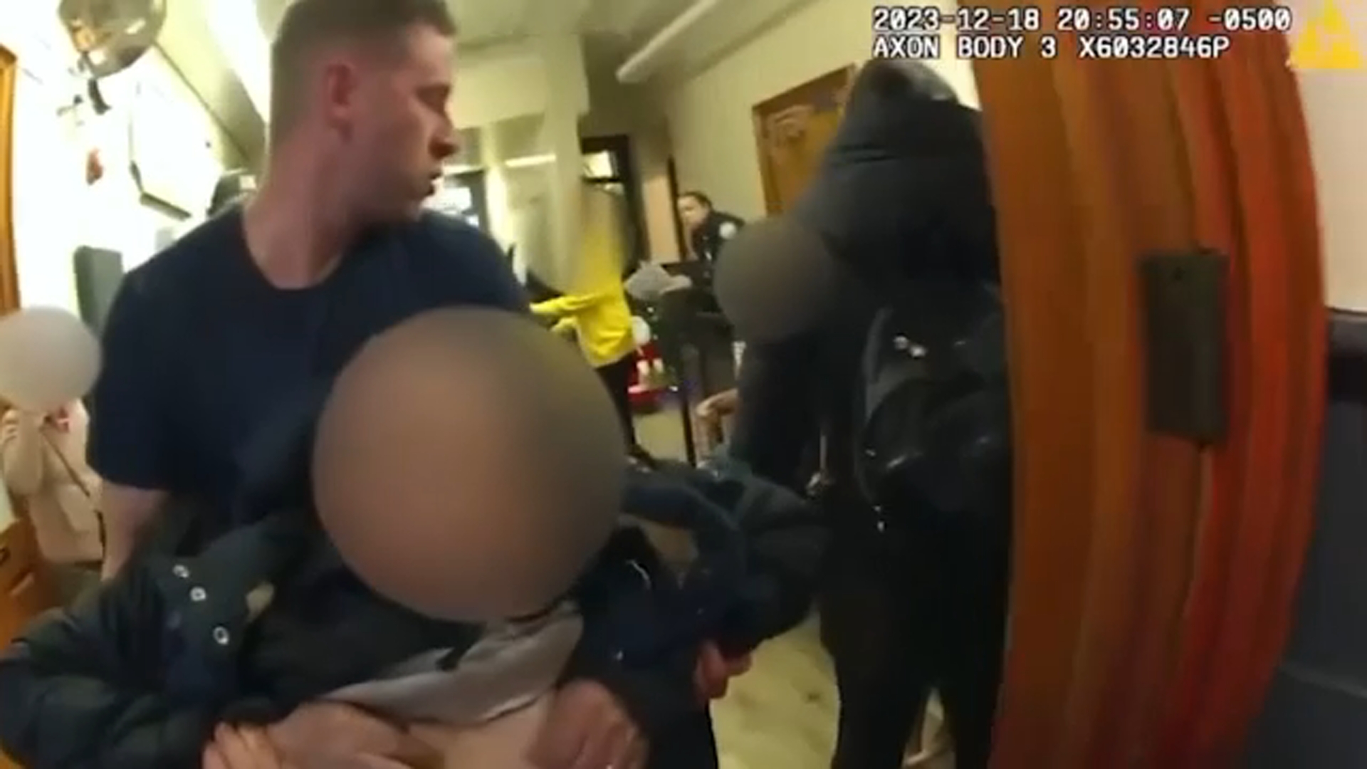 Video: NYPD officers rescue people trapped in Chinatown fire