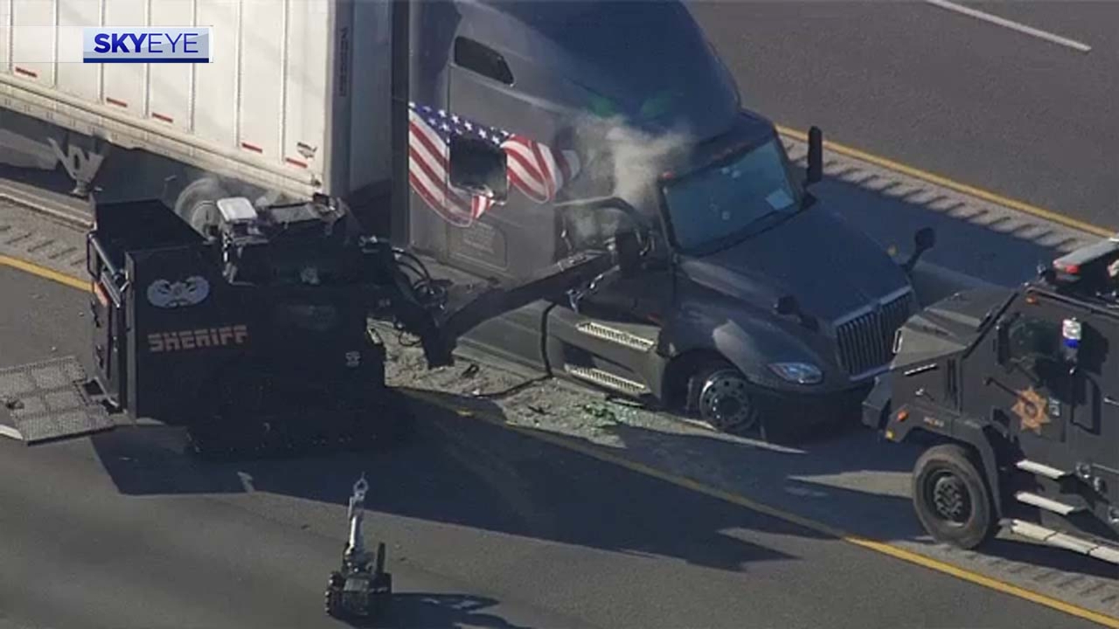 End of police pursuit involving 18-wheeler shuts down East Freeway - Vimarsana News