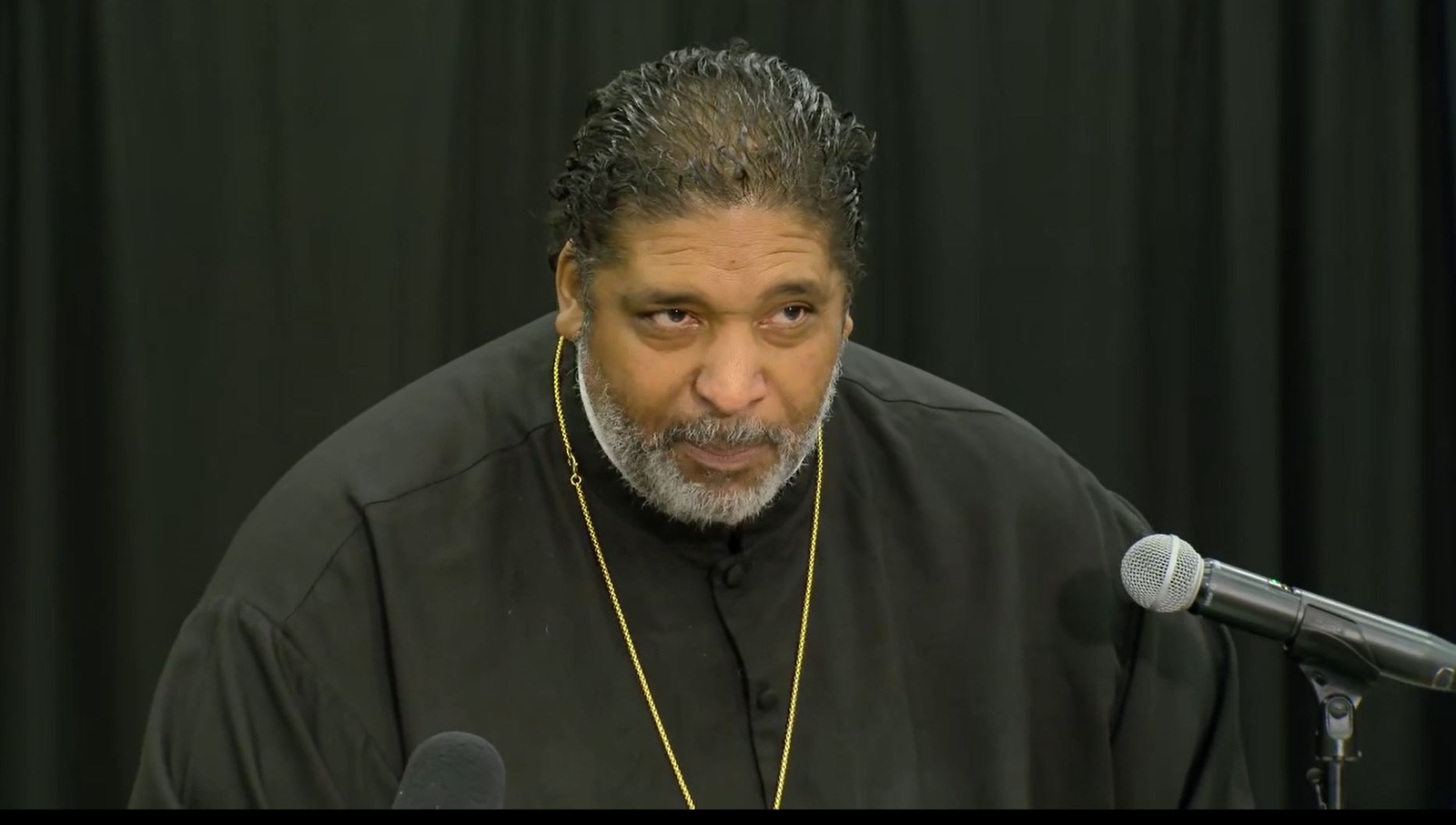 Bishop William Barber leaves NC movie theater after police called in dispute when he used own chair in disabilities seating - Vimarsana News