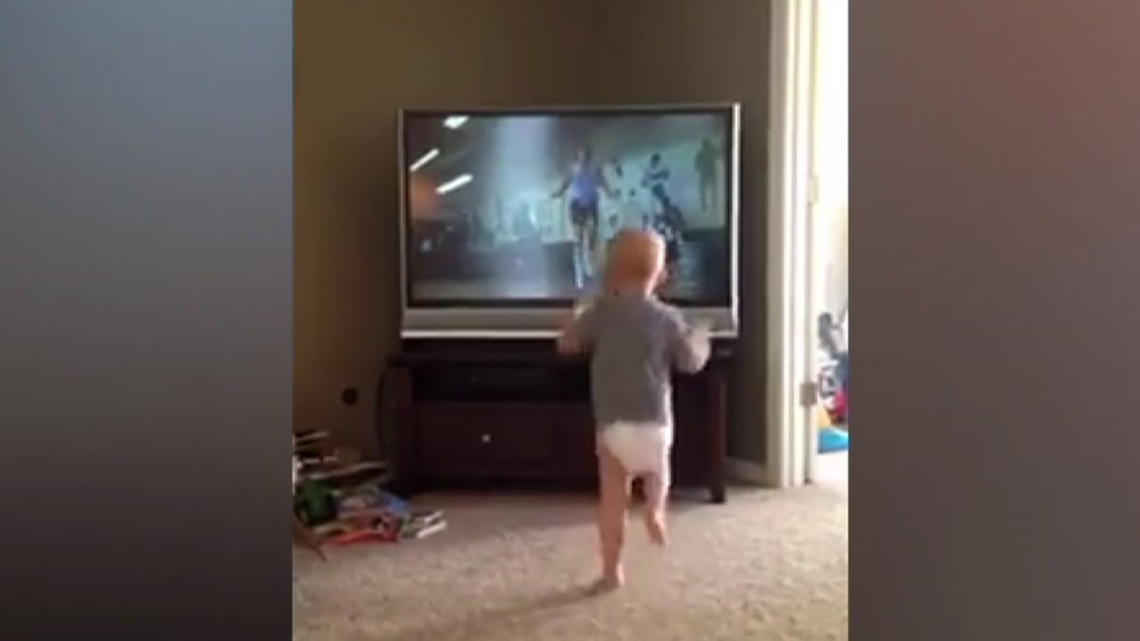 VIDEO Adorable toddler mimics "Rocky" moves ABC13 Houston