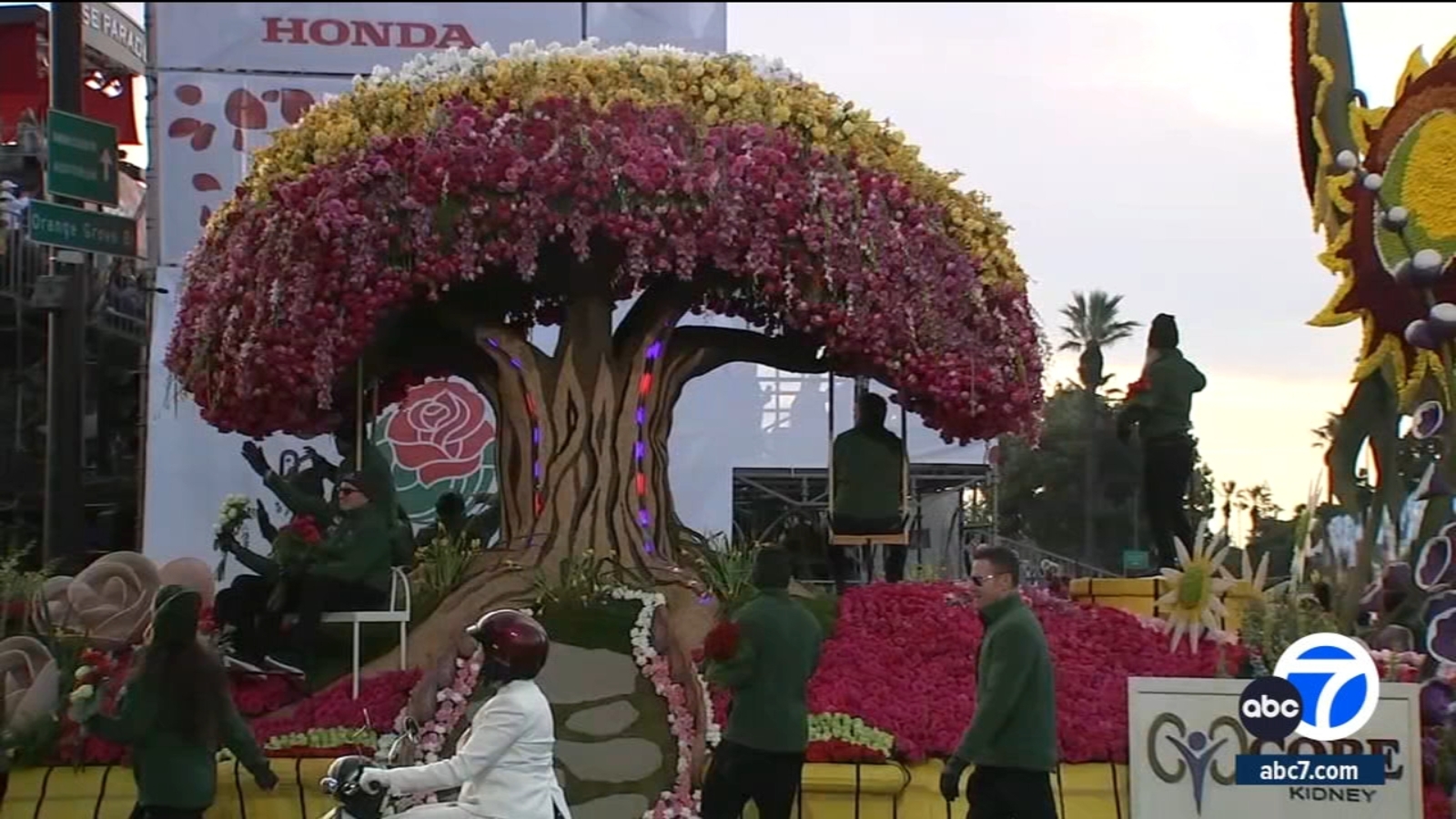 Rose Parade boasts floral floats, sunny skies as Pasadena tradition kicks off the new year - Vimarsana News