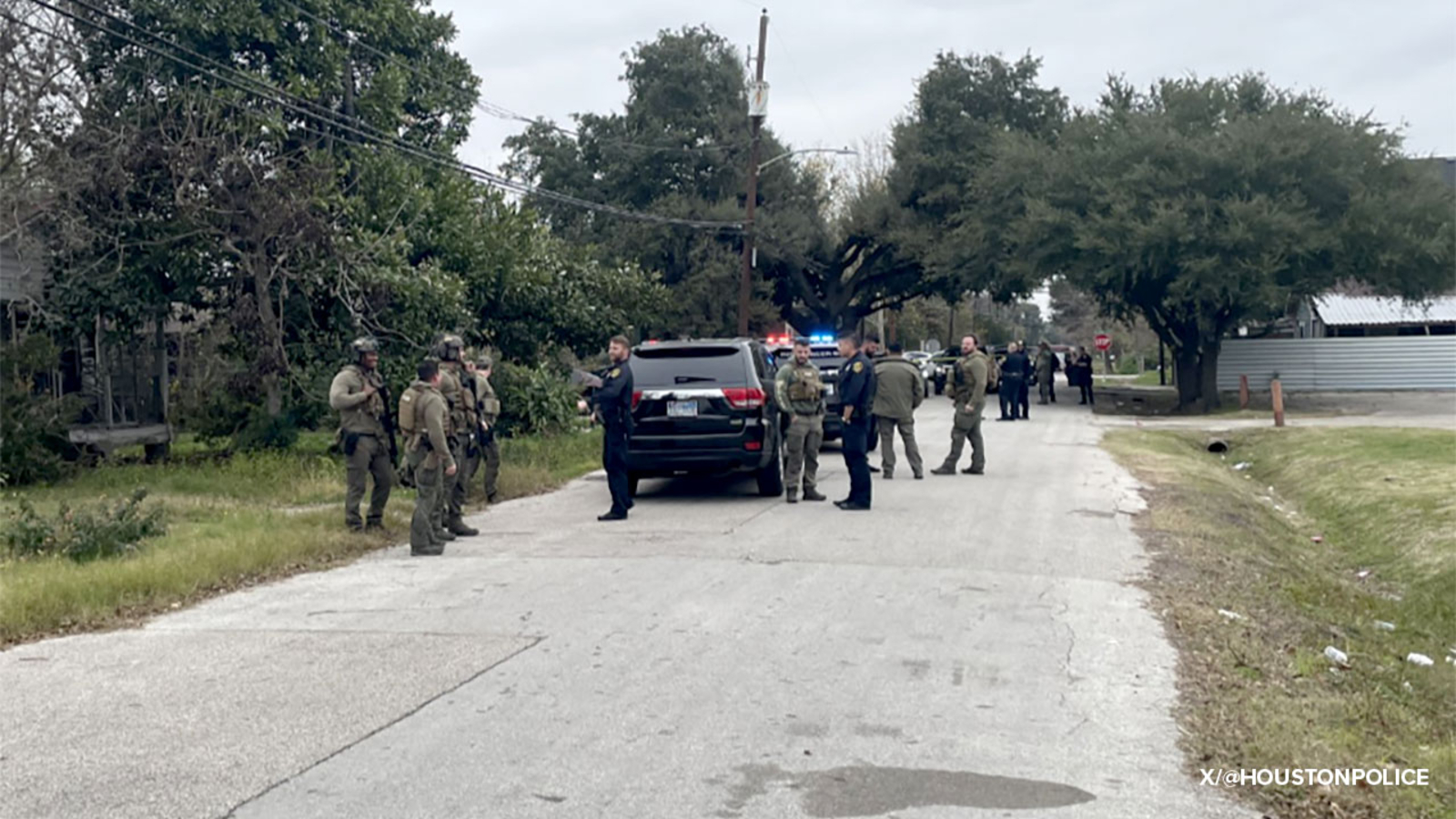 Houston shooting today: HPD officers shot at during narcotics investigation on Wayne Street in northeast side - Vimarsana News