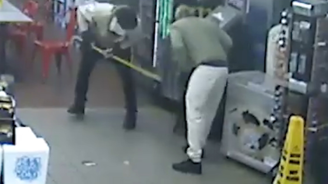 Thieves pepper sprayed store clerk, pried open ATM in NE Houston: HPD