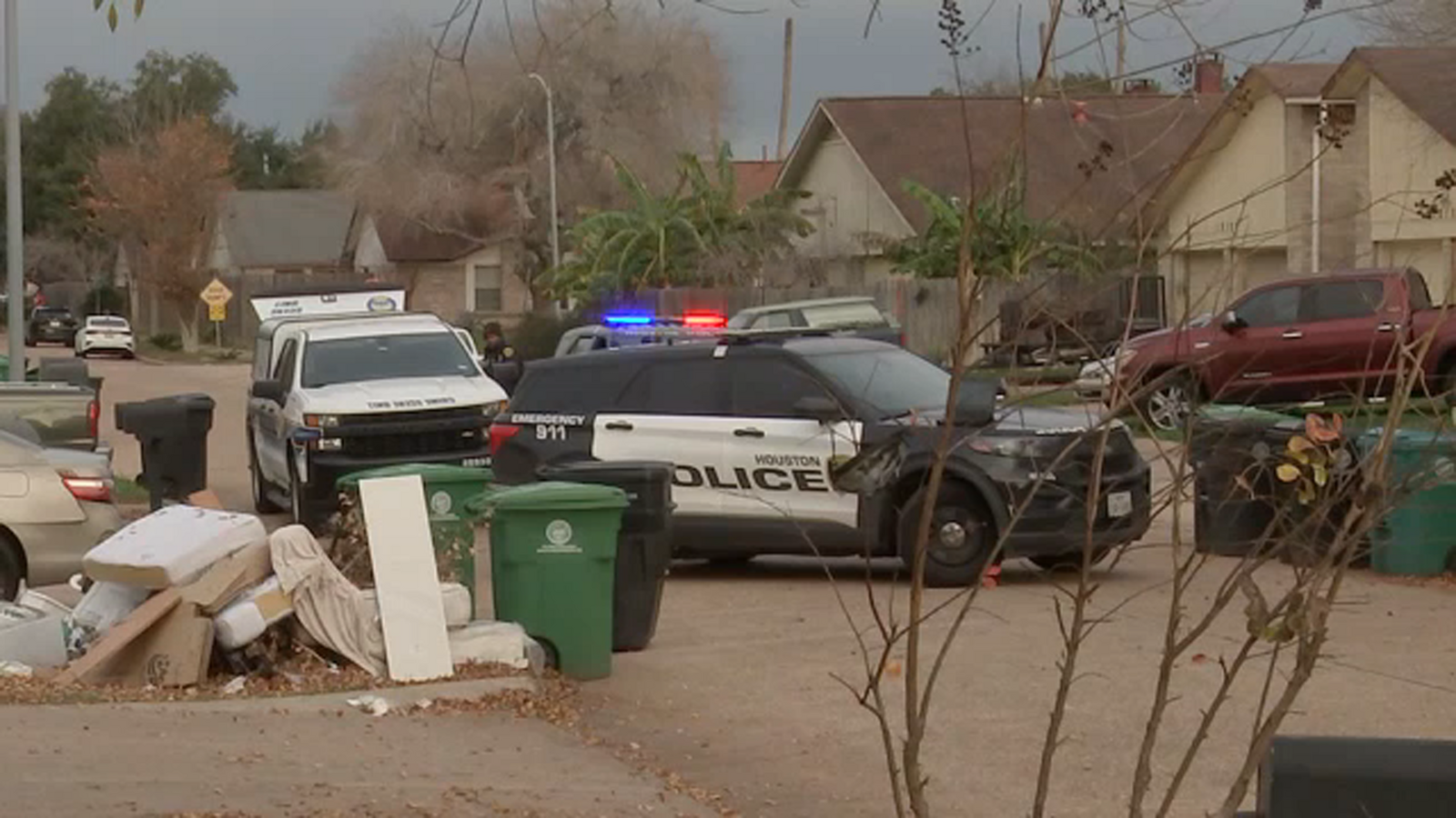 Tambourine Drive shooting: 30-year-old called 911, said she was responsible in brother's injury in southwest Houston, HPD says - Vimarsana News