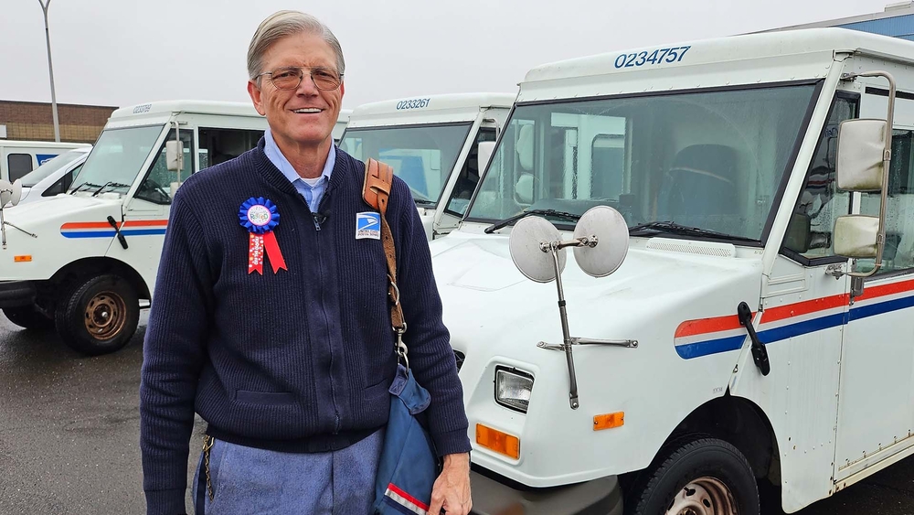 Pennsylvania letter carrier retires after 43 years at Post Office